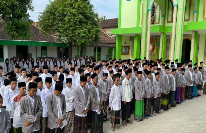 Petugas Kanwil Kemenag Jatim Ikut Turun mengawasi dalam pelaksanaan Imtihan Wathoni di PDF Alhidayah